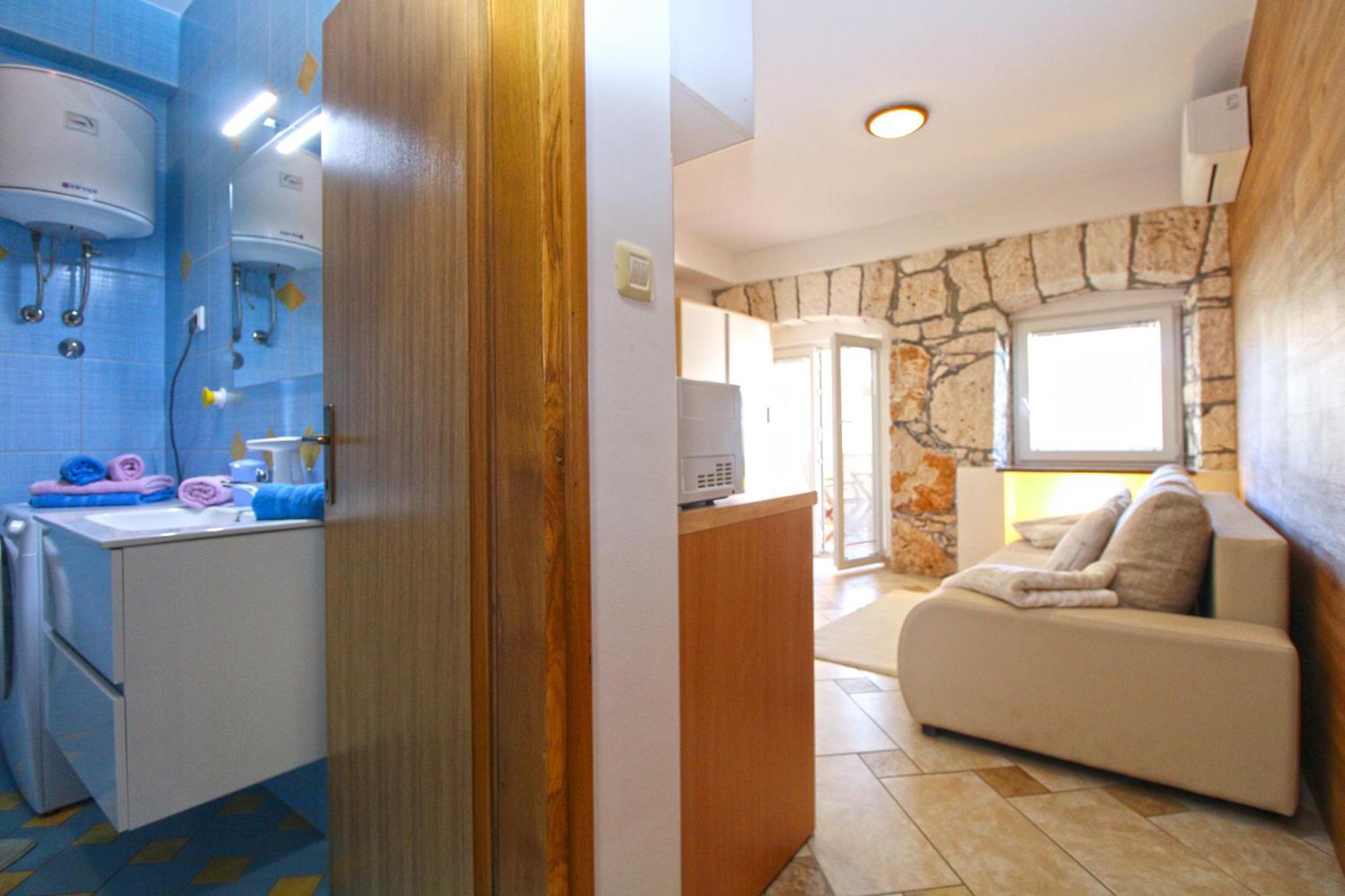 Apartments Kristina 1531 พูลา ภายนอก รูปภาพ